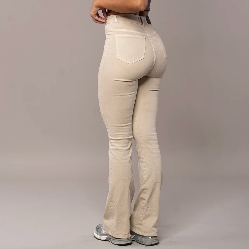 FitJeans Pastel Flared Tan Sand Jeans Size Small Stretchy